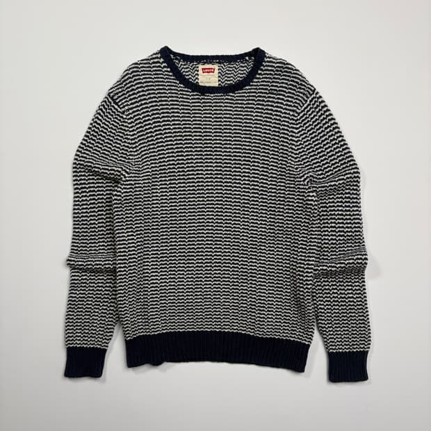 [L] 10s Levi’s pattern sweater knit