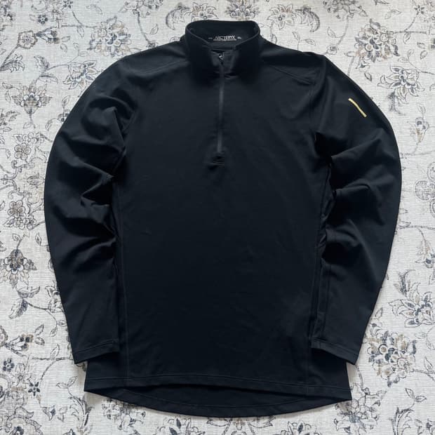 아크테릭스 기능성 트랙탑 반집업 져지