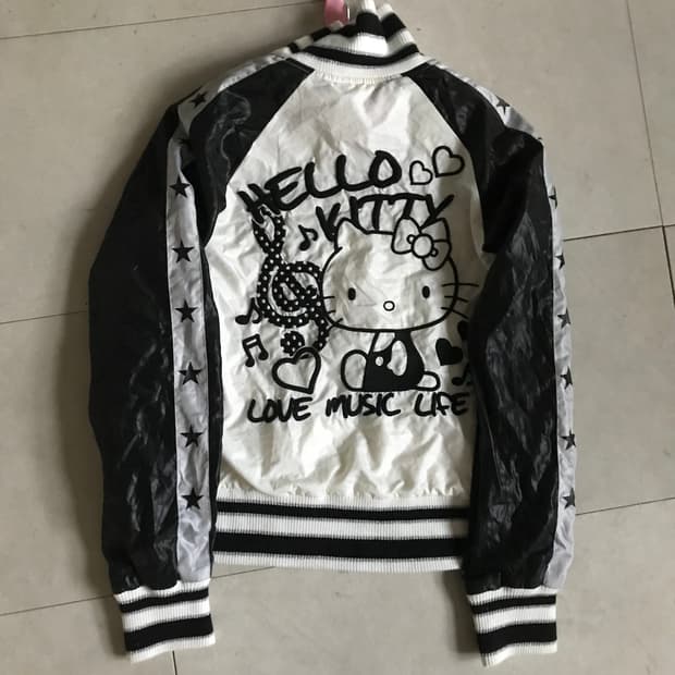 헬로키티 바시티자켓