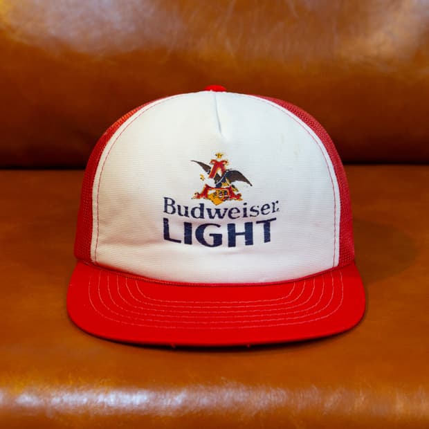 버드와이저 라이트 매쉬 트러커 캡