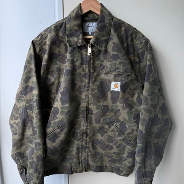 칼하트 24fw 덕 디트로이트 자켓 카모