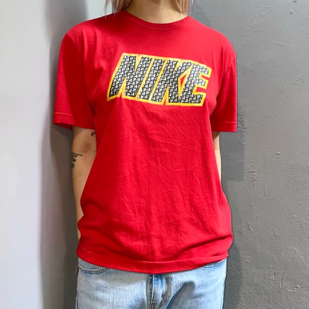 Nike 드라이핏 레드 로고 티셔츠