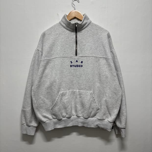 아이앱 스튜디오 하프집업 맨투맨