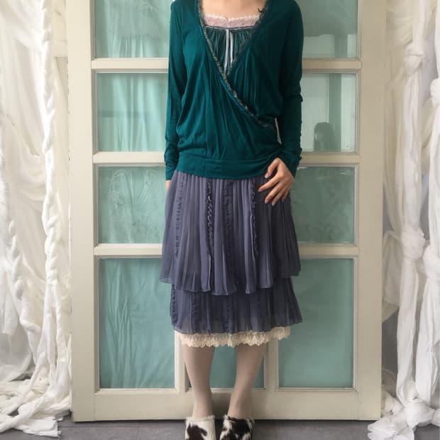 Lace trimming deep neck wrap sleeve