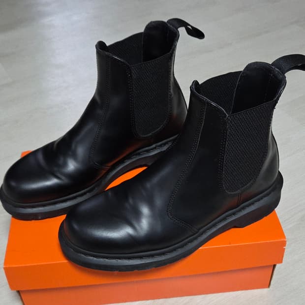 닥터마틴 2976 첼시 부츠 모노