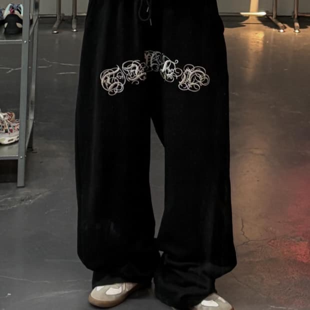 빈티지 레터링 자수 양기모 스웻팬츠 A3477