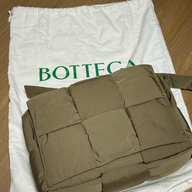 보테가 베네타 필로우 카세트백 토프