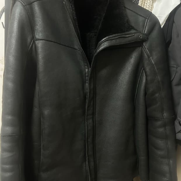 엠포리오 아르마니 비대칭 무스탕