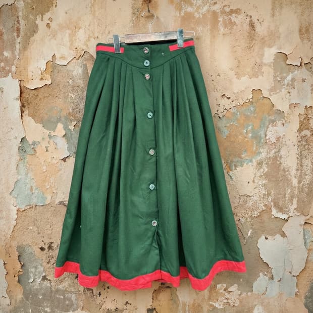 '머쉬룸 버튼 딥그린 훌 스커트