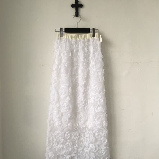Corsage rose pattern long skirt