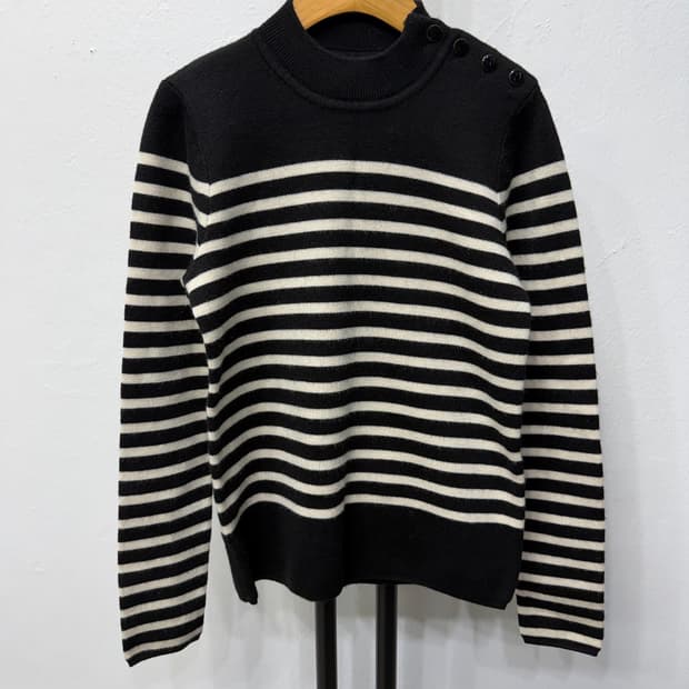 정품) 산드로 여성 블랙 화이트 스트라이프 니트 2