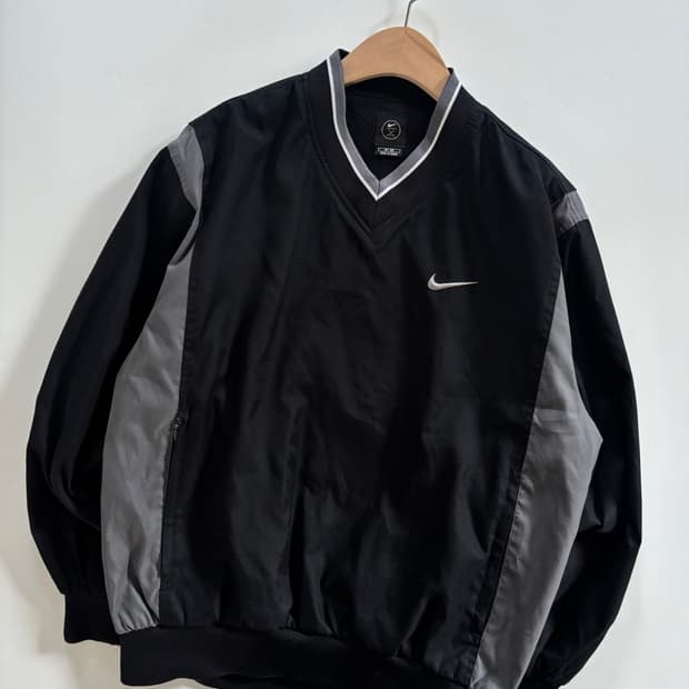 Nike 나이키 스우시 블랙컬러 브이넥 웜업