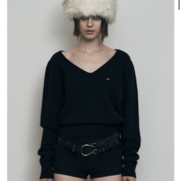 보헴서 LOOSE FIT V-NECK WOOL KNIT