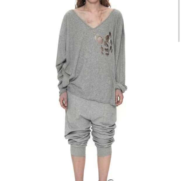 V-NECK TEE WITH SKULL CUTOUT IN GREY