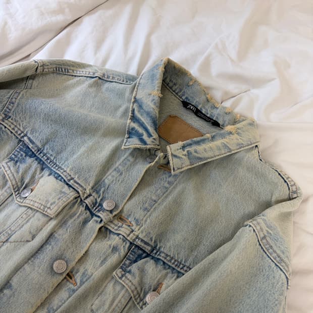 착샷) Zara damaged denim jacket