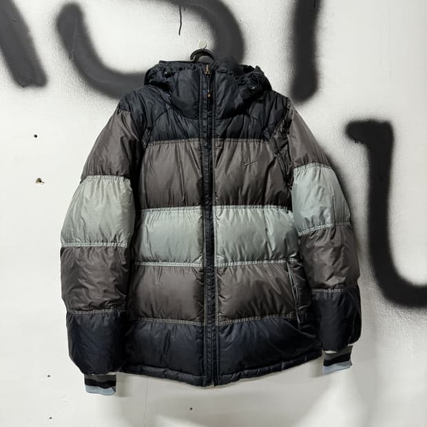 나이키 올드스쿨 리버시블 스몰 스우시 구스다운 패딩 점퍼