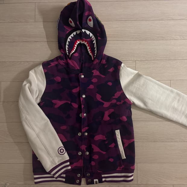 베이프 샤크 후드 바시티자켓