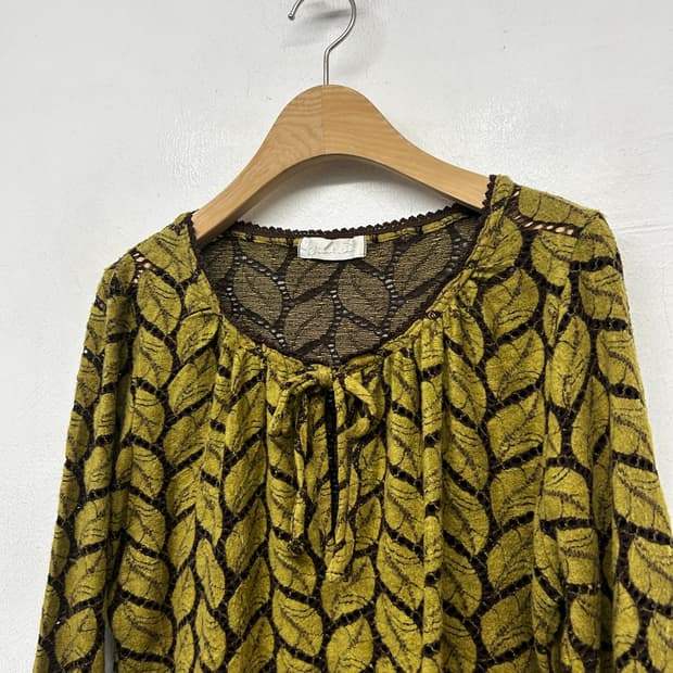 JPN 빈티지 올리브색 잎사귀 패턴 블라우스