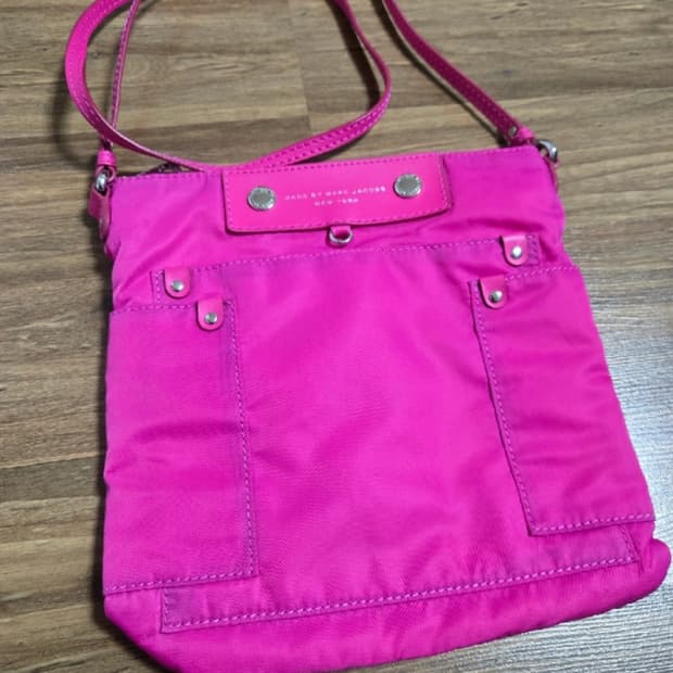 마크 바이 마크 제이콥스 프레피 나일론 시아 크로스바디 백 - 푸시아