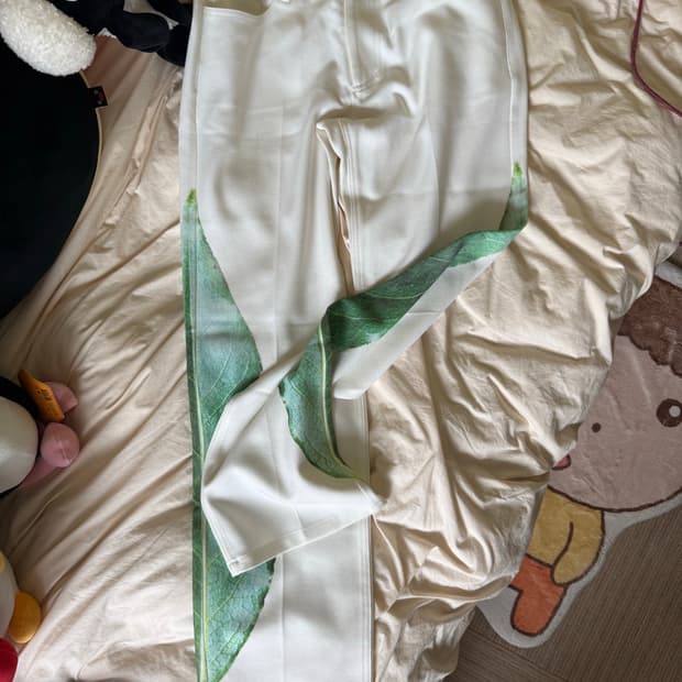 친다운 나뭇잎팬츠