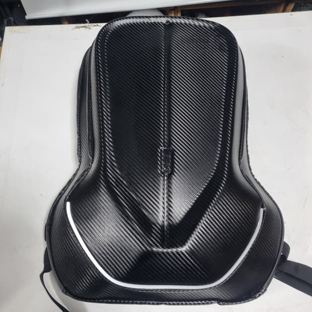 MGE 카본 패턴 하드쉘 백팩 블랙 새제품