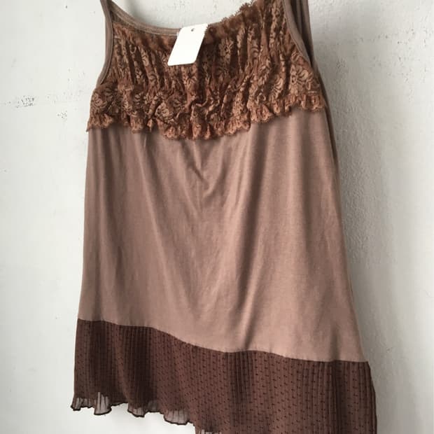Lace point dot pleats layered sleeveless