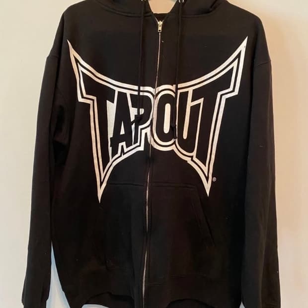 tap out 후드집업