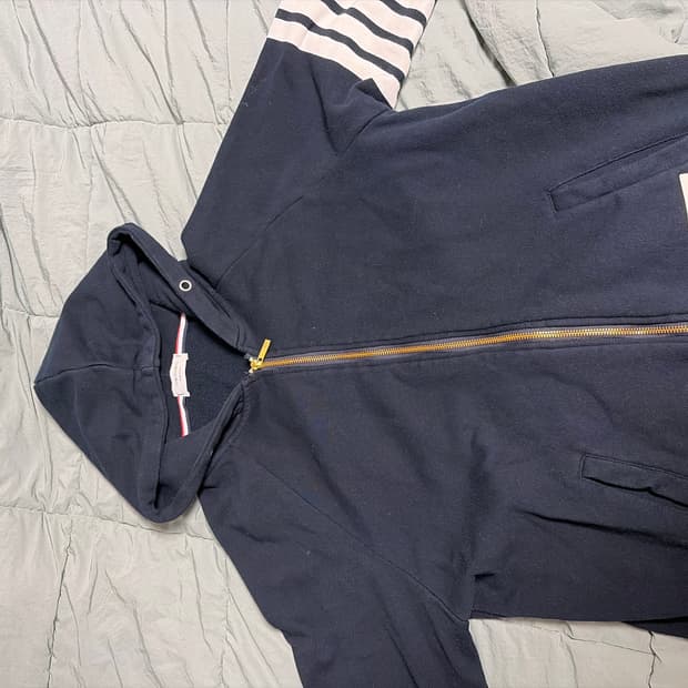 톰브라운 후드집업