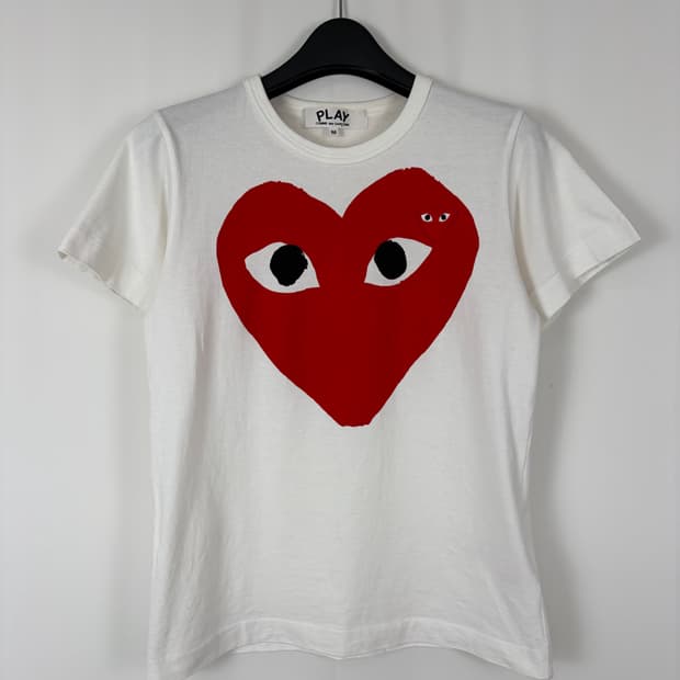 a281) 꼼데가르송 레드와펜 빅하트 반팔티셔츠