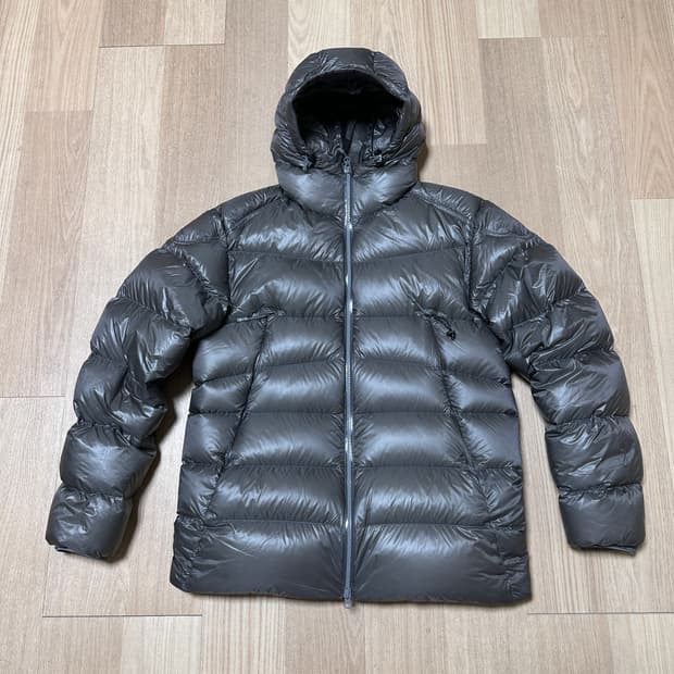 [25FW] 어반사이드 에일러론 프로 900 UL 후드 다운 재킷 메탈릭