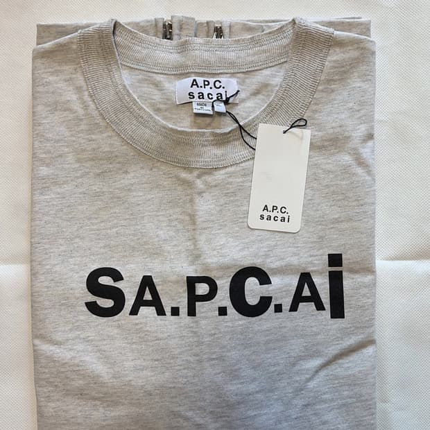 APC X Sacai 아페쎄 X 사카이 티셔츠 판매합니다 !
