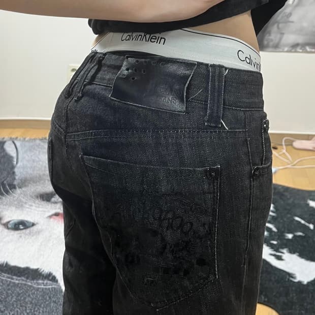 버커루 블랙 워싱 빈티지 자수 포켓 스트레이트 로우 진