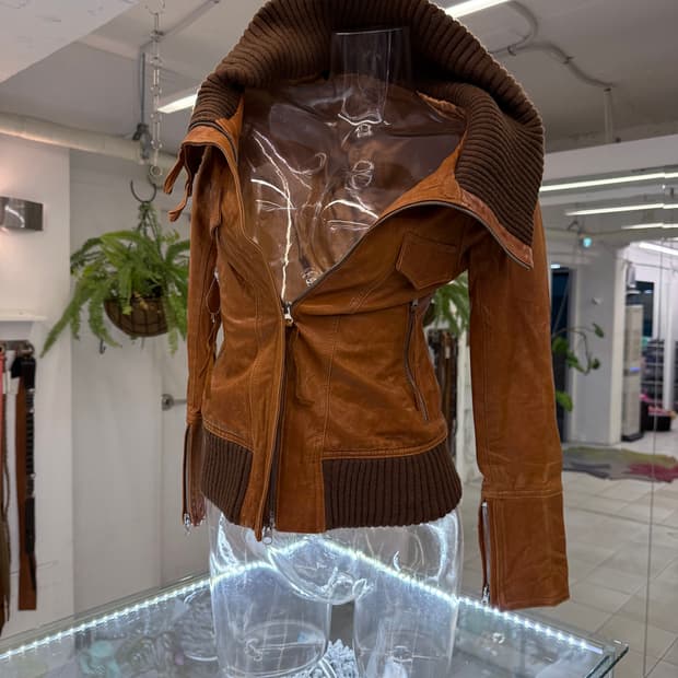 bold knit cuff leather jacket