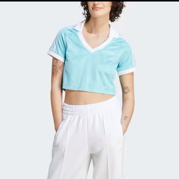 아디다스 풋볼 크롭탑 IR9779 입니다.