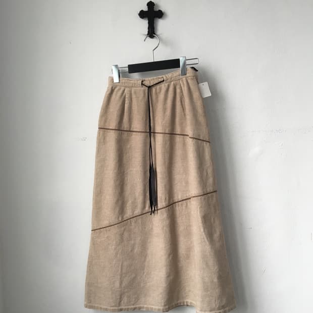 Line detail corduroy skirt