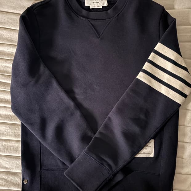 톰브라운 4선 완장 맨투맨 네이비 1사이즈