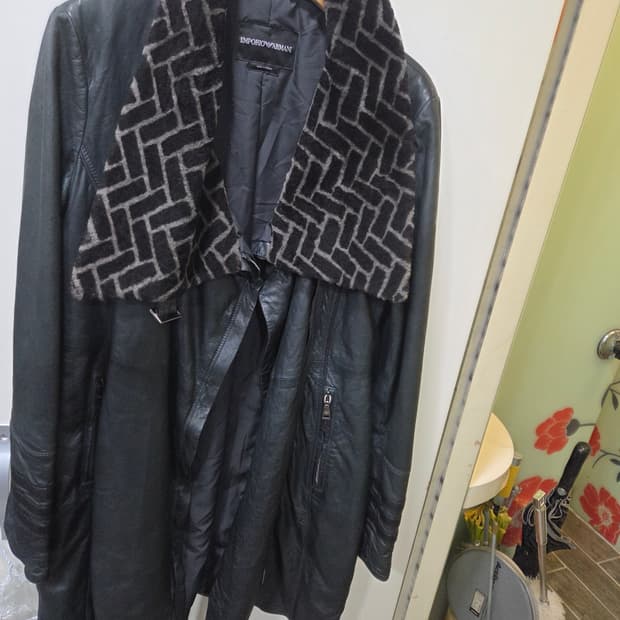 아르마니 비대칭 가죽 코트
