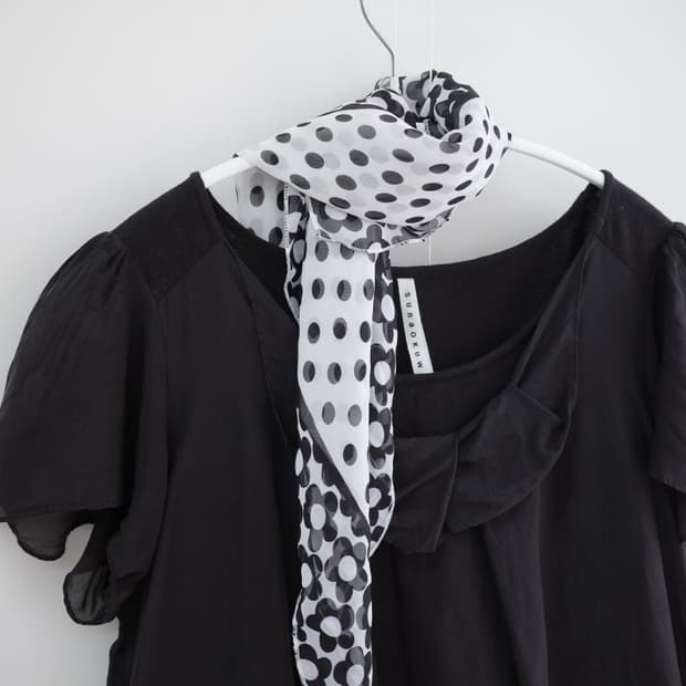 Dot flower pattern scarf