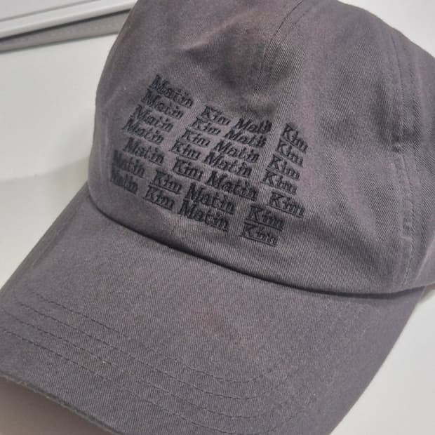 마뗑킴 레터링 볼캡 차콜