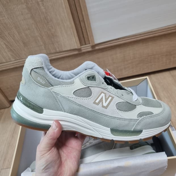 뉴발란스 x 테디 산티스 992 메이드 인 USA 올리바인 인센스
265