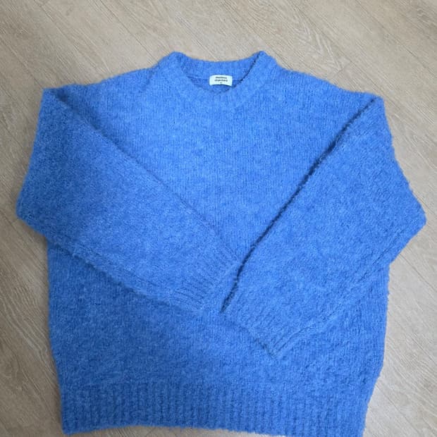 무신사스탠다드 여성 부클 라운드넥 니트 M