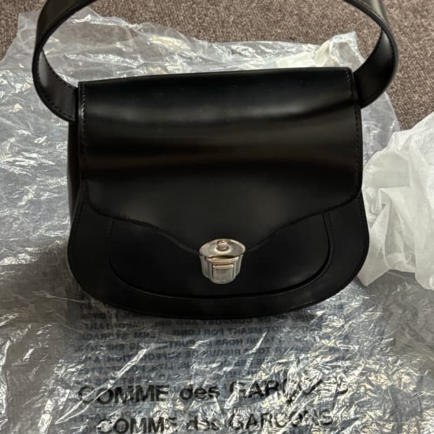 꼼데가르송 폴드 오버 탑 미니백 블랙