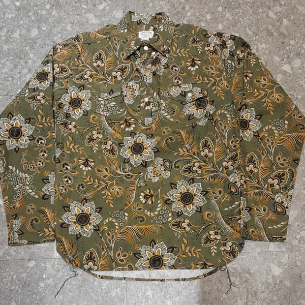 💥아웃스탠딩 플라워 하프셔츠 (S)
