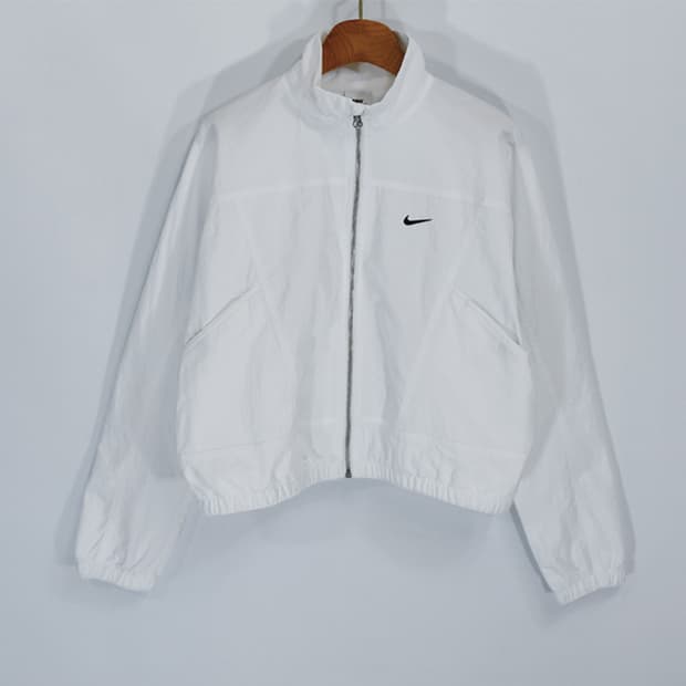 NIKE 크롭윈드브레이커