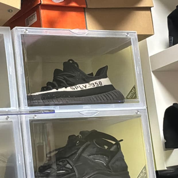 이지 350 코어 블랙 화이트