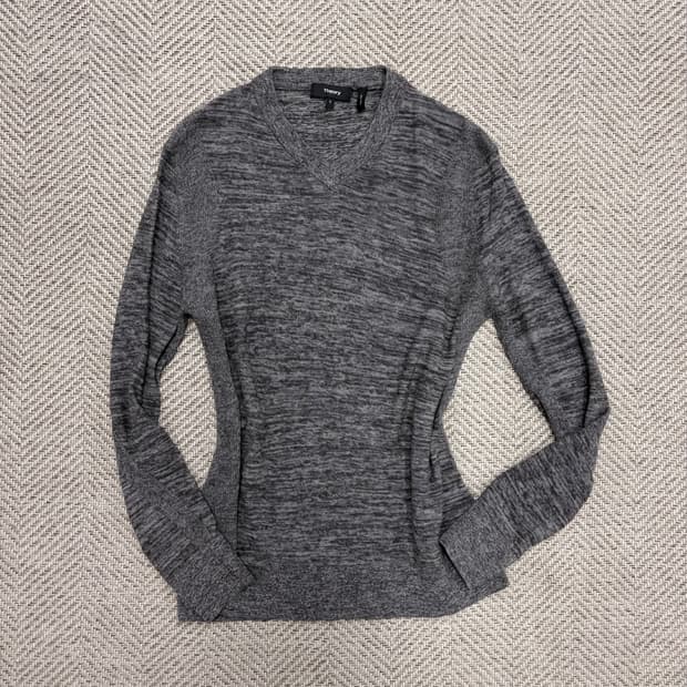 띠어리 브이넥 니트 v1006