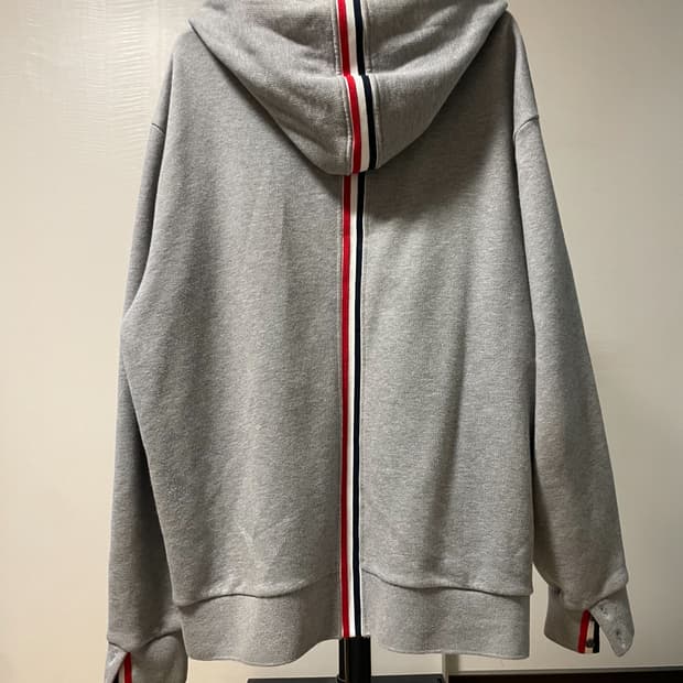 톰브라운 백삼선 후드집업