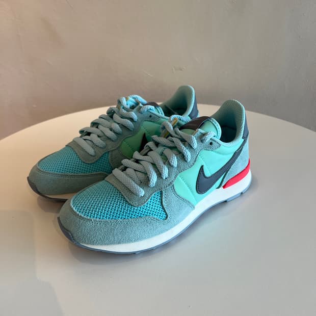 (230) 나이키 인터내셔널리스트 '글레이셔 아이스' (629684-40