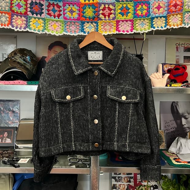 DOSDIOSA 스티치 디테일 크롭 자켓