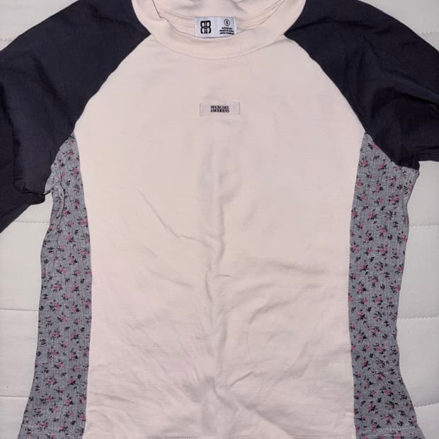 락케이크 플라워패턴 롱슬리브 긴팔티셔츠